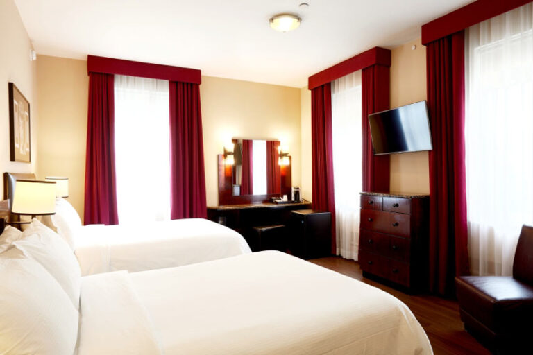 Bedroom-Washington-Square-Hotel